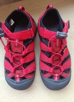 Босоніжки з закритими носками на хлопчика 35, устілка22 см