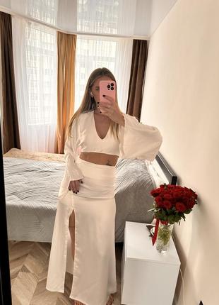 Костюм атласный белый