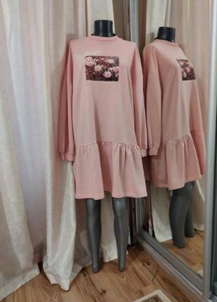 Трендова сукня з воланом оверсайз колір рожева пудра