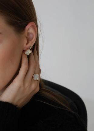 Сережки золоті ван кліф, клевер з перламутром с255 вага 3,04 г