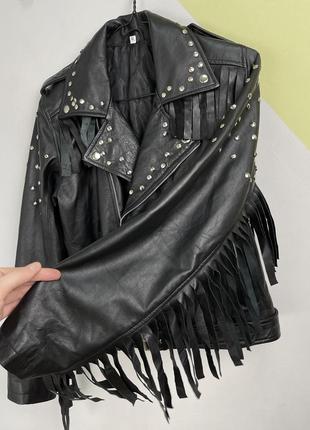 Кожаная куртка косуха с бахромой2 фото