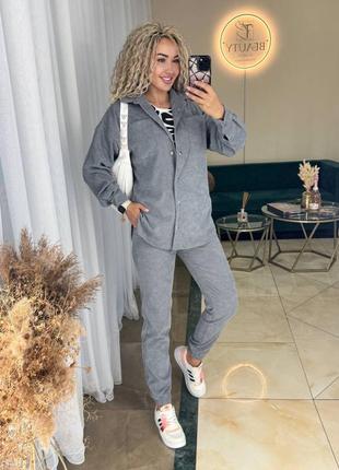 Сірий вельветовий костюм на кнопках