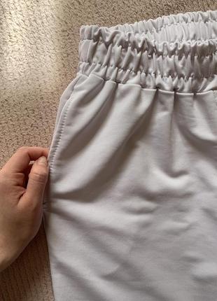 Женские брюки белые, летние, брюки на резинке и манжетах4 фото