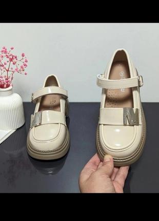 Стильні туфельки для дівчаток