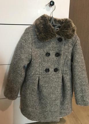 Стильное пальто для девочки серое