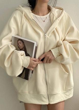 Базовое женское зип худи на флисе (молочное, беж, светлое, светлый, с капюшоном, с кешьенями, на молнии)