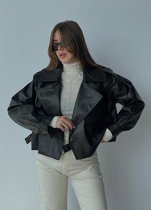 Трендовая оверсайз укороченная косуха с карманом