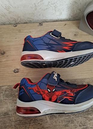 Кроссовки с подсветкой