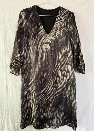 Сдержанное платье из вискозы и шелка