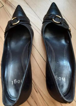 Hogl чорні жіночі туфлі гостроносі на маленькому каблучку 391 фото