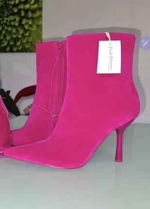 Стильні яскраві ботильони велюровий primark & paula echevarria яскраво-рожевого...