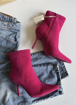Стильні яскраві ботильони велюровий primark & paula echevarria яскраво-рожевого...