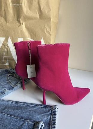 Стильні яскраві ботильони велюровий primark & paula echevarria яскраво-рожевого...