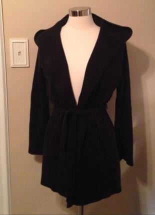 Пальто женское, черного цвета.