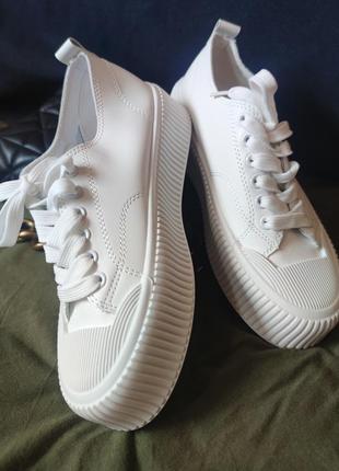 Стильні жіночі кеди на високій підошві