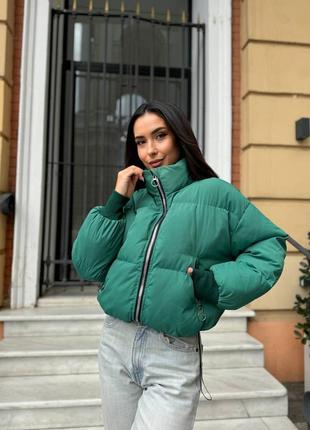 Короткая куртка на пуху на молнии с манжетами