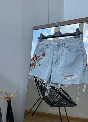 Джинсовые шорты с вышивкой topshop mom