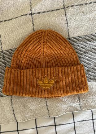 Шапка adidas. оригинал