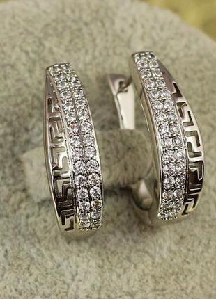 Серьги xuping jewelry две параллели с греческим узором 2.5 см серебристые