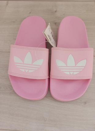 Новые шлепанцы adidas размер 35