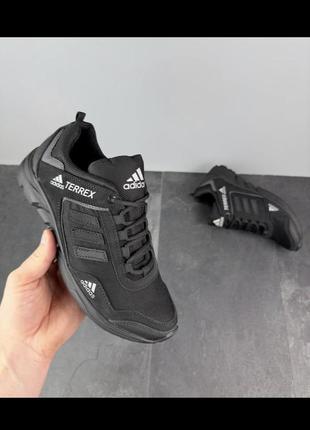 Кросівки 👟