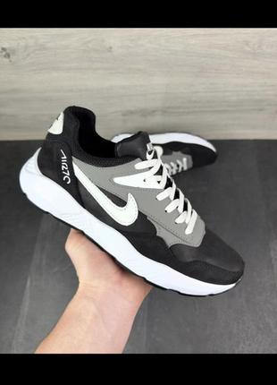 Кросівки 👟