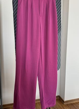 Малиновые штаны