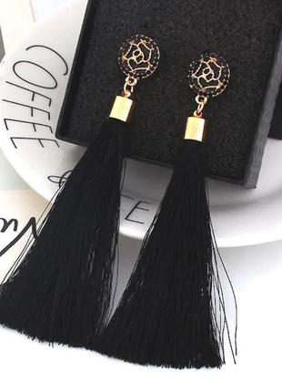 Золотисті сережки цвяшки з чорними китицями