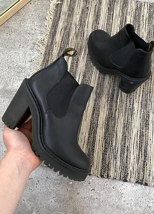 Dr. martens hurston женские сапоги на каблуке ботинки кожаные доктор мартинс