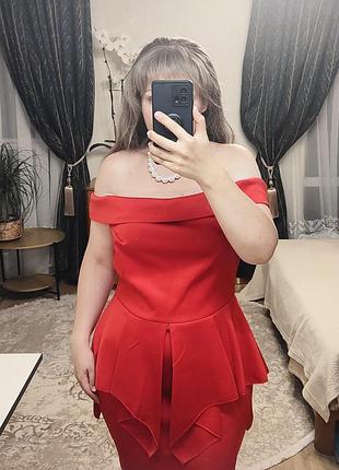 Красное платье футляр большого размера с открытыми плечами