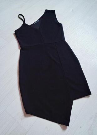 Чорне коротке плаття