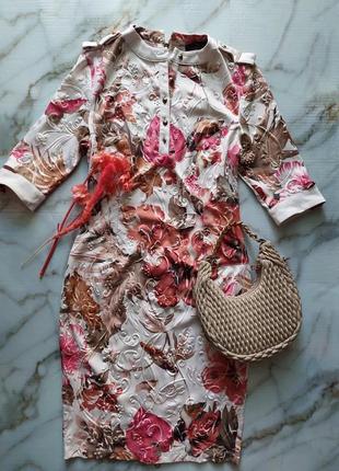 Сукня з фактурної тканини в квітковий принт