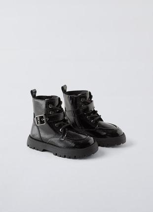 Ботинки на девочку черные с пряжкой zara new