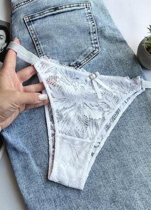 Кружевные трусики бразилианы с эластичными лямочками на боках🕊