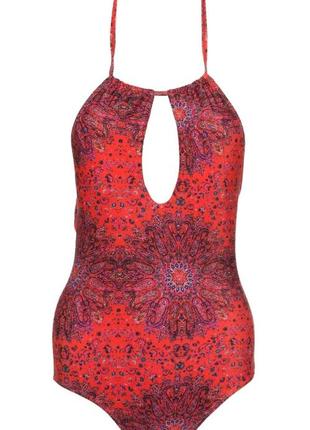 Невероятно эффектный слитный купальник на весную красавицу выполненный из быстросохнущей ткани