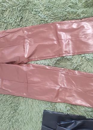 Брюки из экокожи цвета молочный шоколад