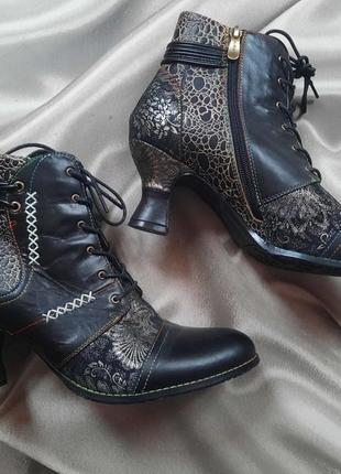 Дазайнерские шикарные сапожки, ботиночки, ботильоны laura vita р.42
