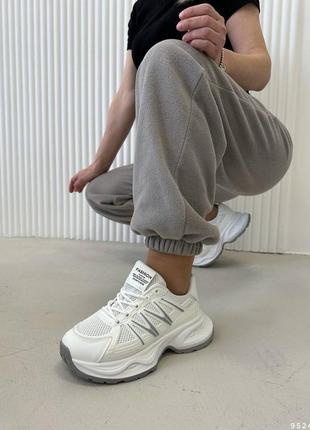 Жіночі кросівки із еко-шкіри та взуттевого текстилю на платформі 5 см9 фото