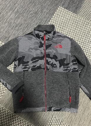 Фирменная кофта