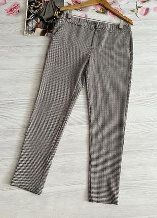 Стильные брюки в гусиную лапку