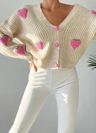 Укороченный кардиган свободного кроя с клубникой сердечками zara