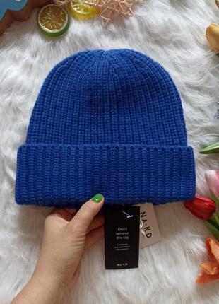 Яркая вязаная объемная шапка 💙