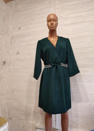 Красивое  платье в новом состоянии m\l