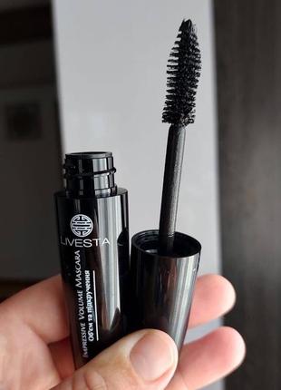 Об'ємна туш для вій “impressive volume”