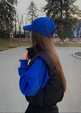 Женская жилетка спортивная укороченная