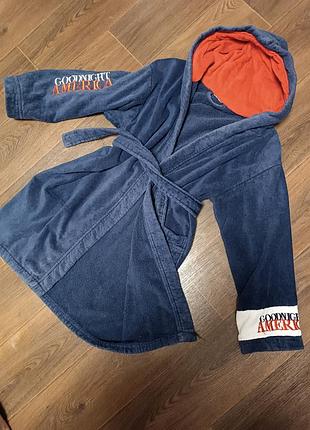 Халат для дома и спорта с капюшоном для мальчика.