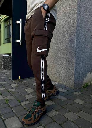 Оригінальні штани nike у коричневому кольорі