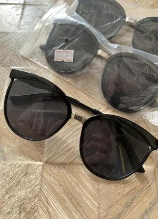 Класні сонцезахисні окуляри чорні круглі а-ля кішечка очки типа котяче око від сонця