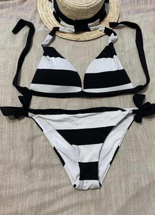 Calzedonia крутой черно-белый раздельный купальник на завязках качественного бренда (италия ) в полоску