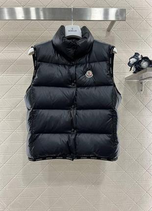 Жилетка в стилі moncler на пуху чорна молоко зима осінь